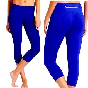 ATHLETA: Dobby Be Free Knicker Capri Leggings - Size Small